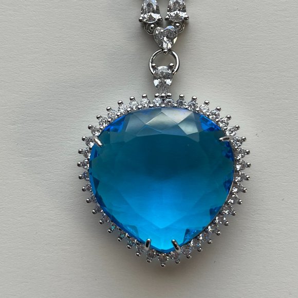 Titanic Heart of the Ocean Necklace Gift Set - Picture 2 of 13